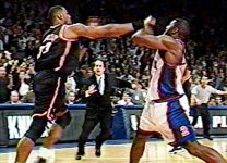 alonzo_mourning_larry_johnson_heat_knicks_fight.jpg